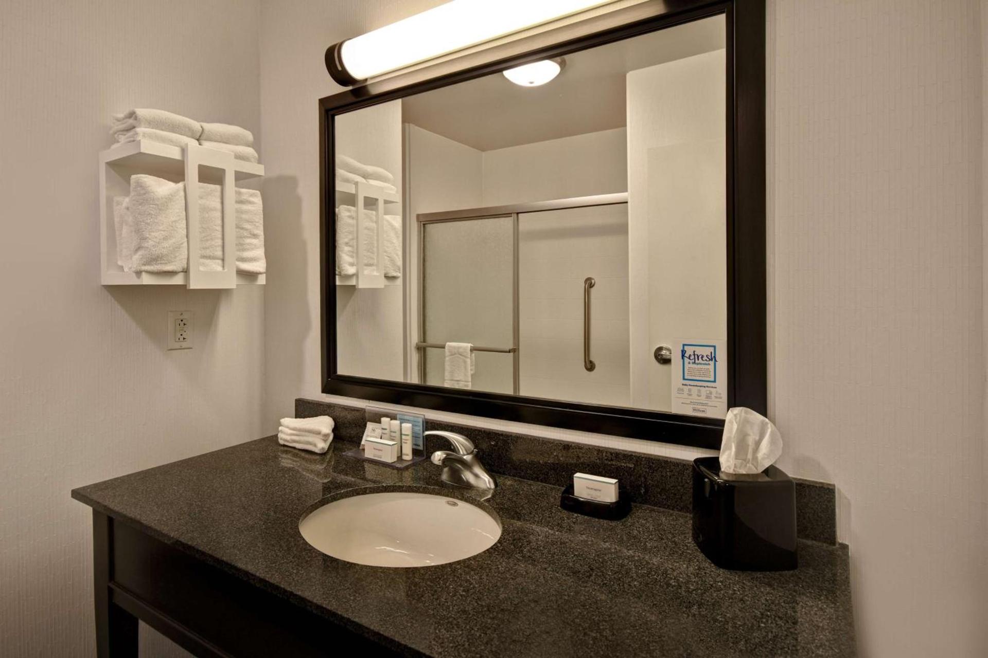 Hampton Inn & Suites Columbia South Fort Meade Area photo 27