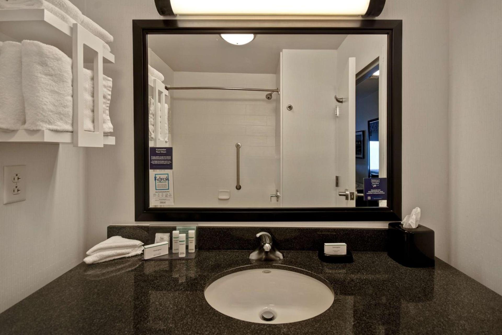 Hampton Inn & Suites Columbia South Fort Meade Area photo 29