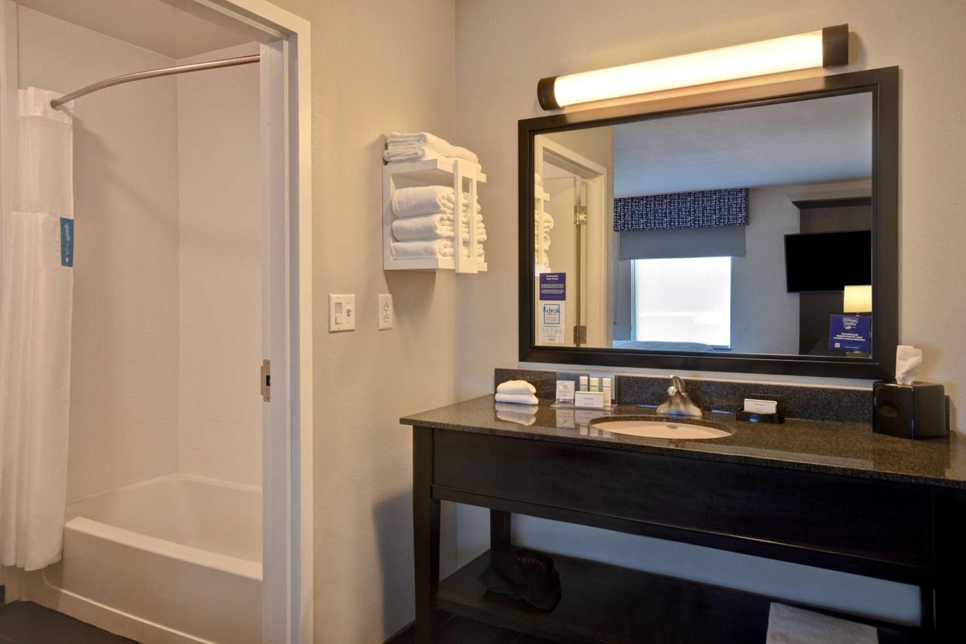 Hampton Inn & Suites Columbia South Fort Meade Area photo 30