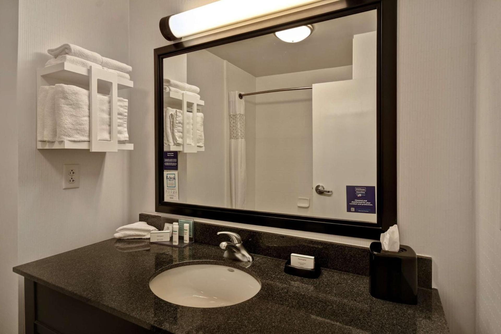 Hampton Inn & Suites Columbia South Fort Meade Area photo 33