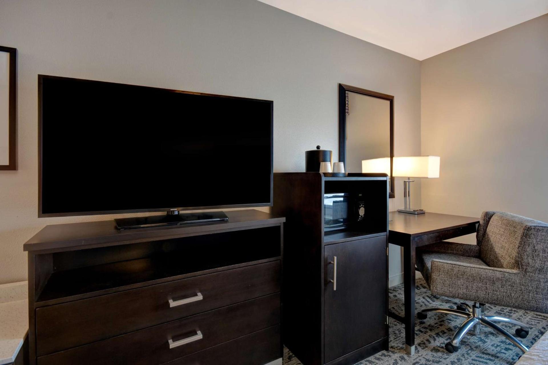 Hampton Inn & Suites Columbia South Fort Meade Area photo 41
