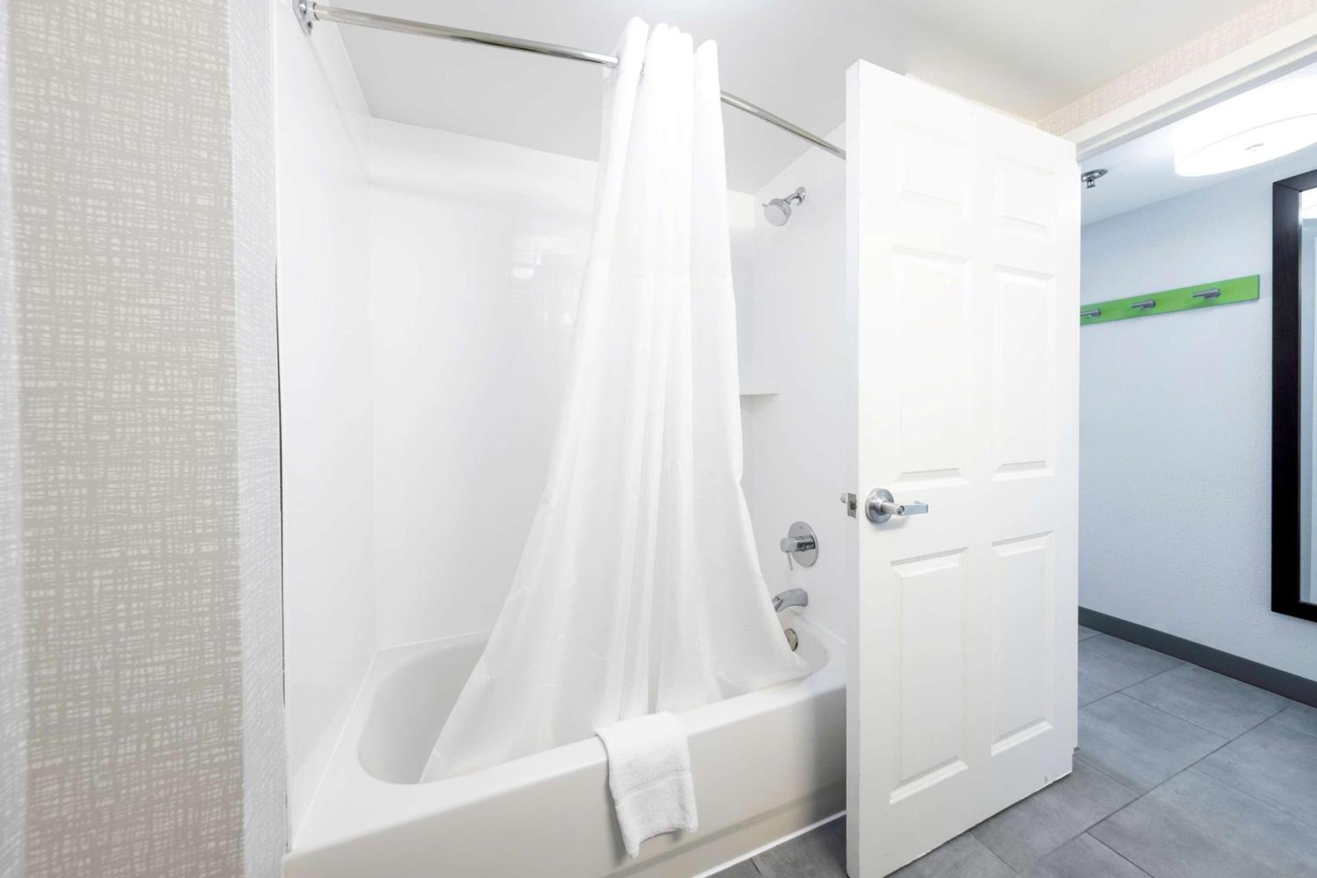 Hampton Inn Swedesboro Philadelphia photo 30