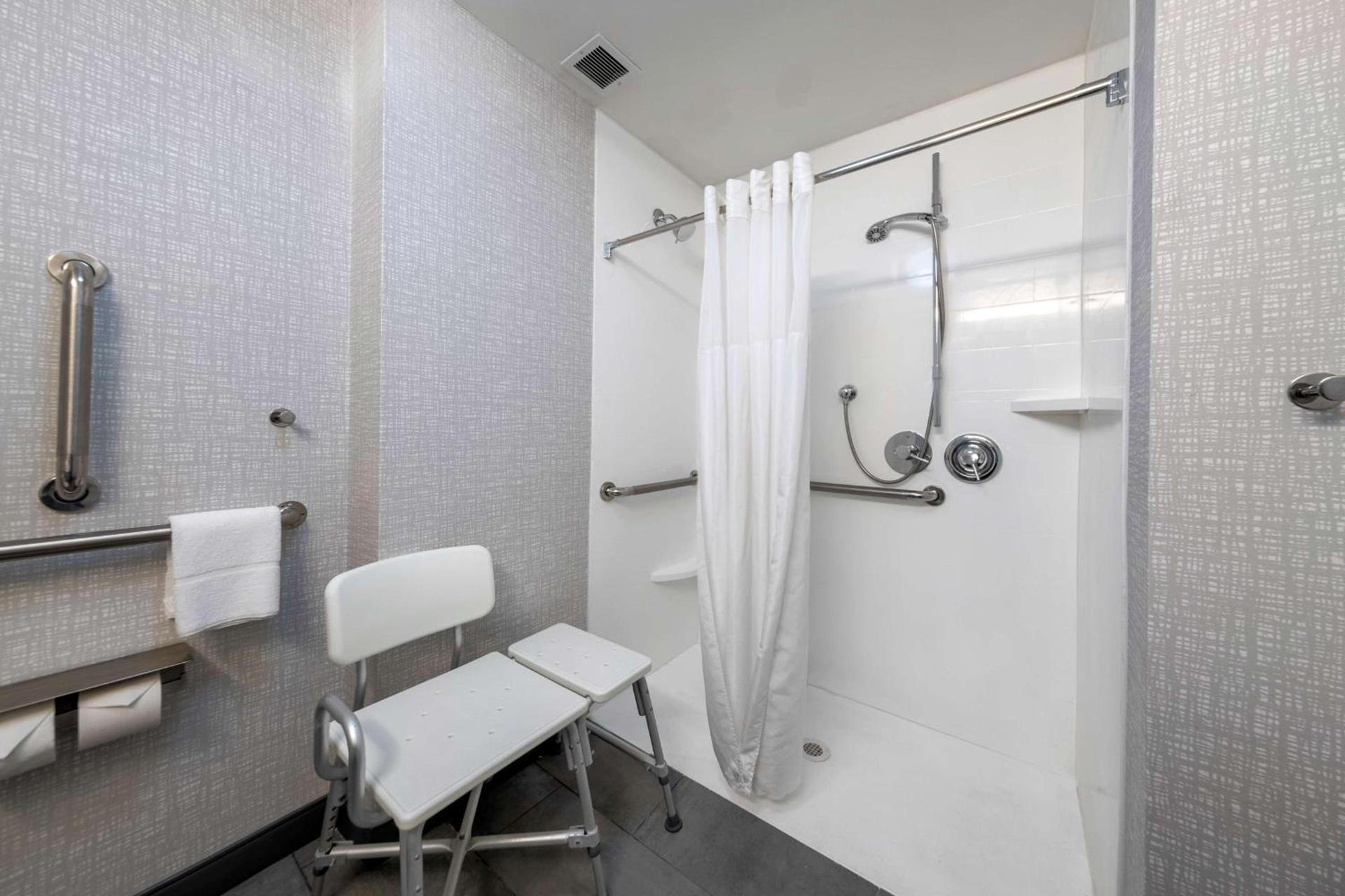 Hampton Inn Swedesboro Philadelphia photo 33