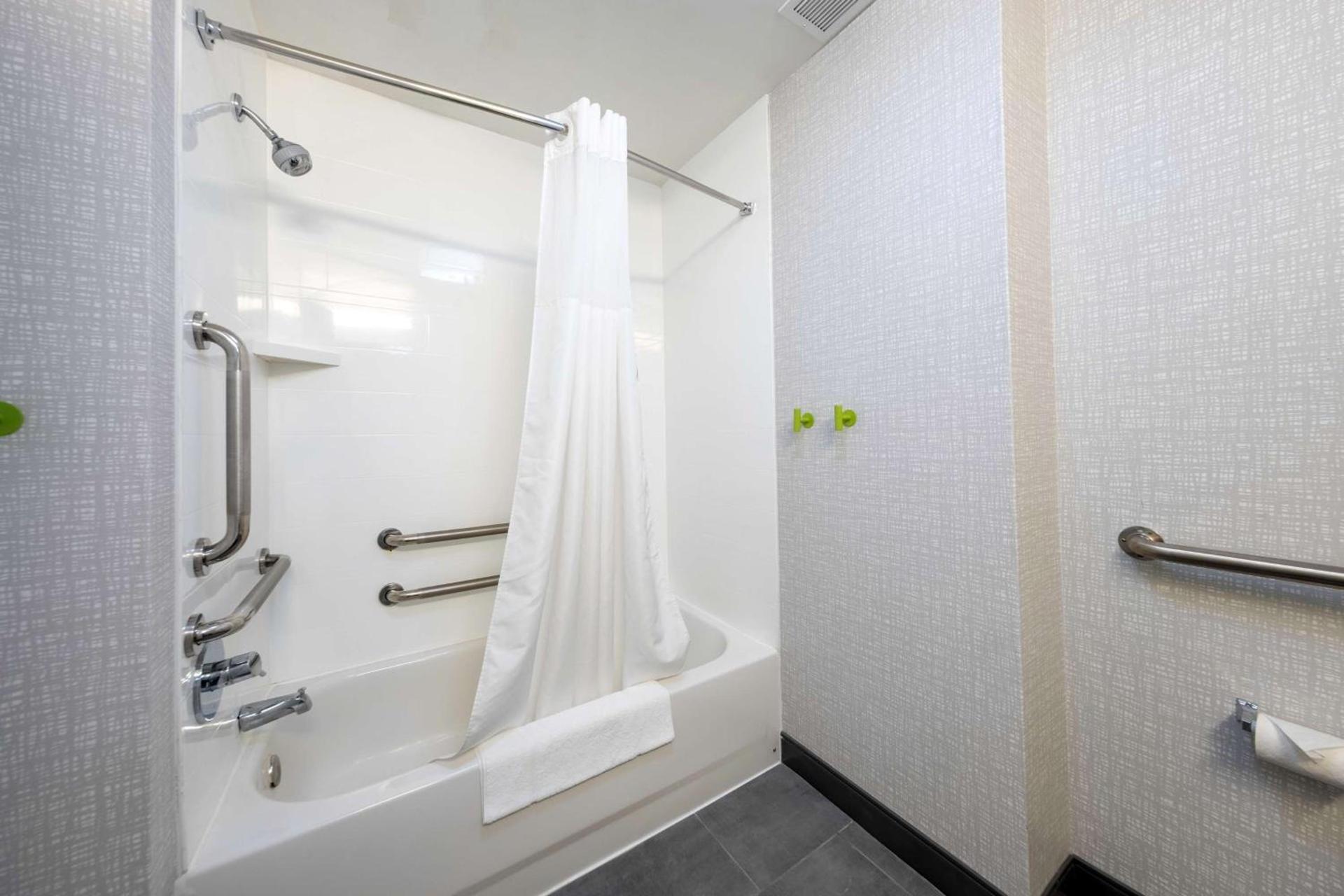 Hampton Inn Swedesboro Philadelphia photo 31
