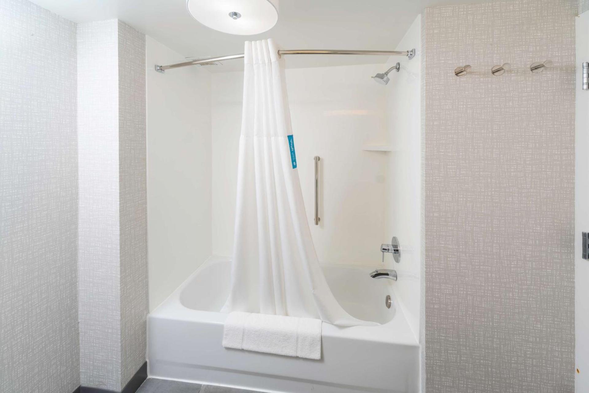 Hampton Inn Swedesboro Philadelphia photo 43