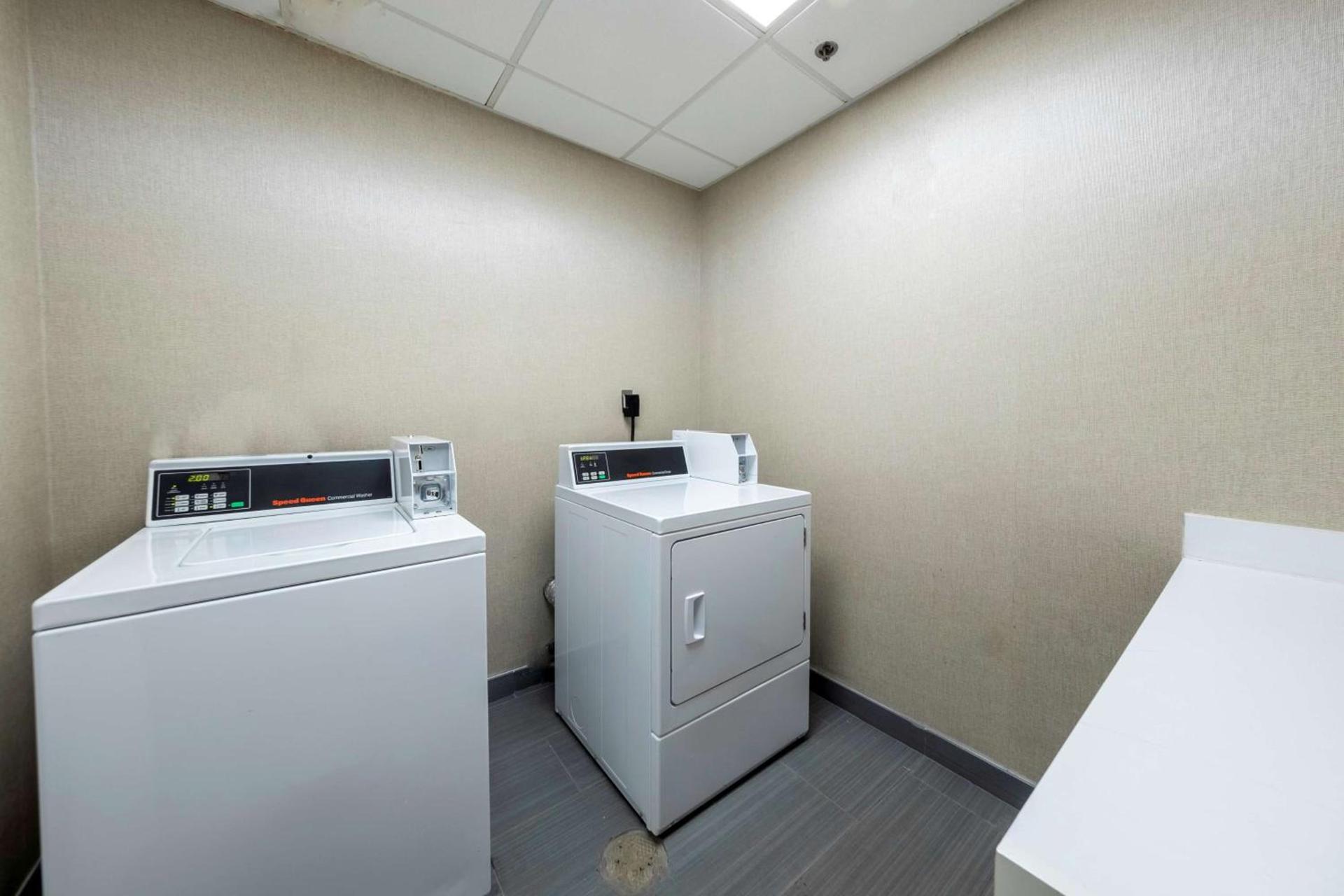 Hampton Inn Swedesboro Philadelphia photo 53