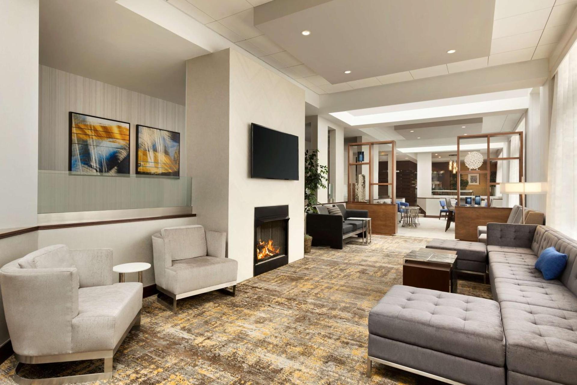 DoubleTree by Hilton Bradley International Airport photo 5