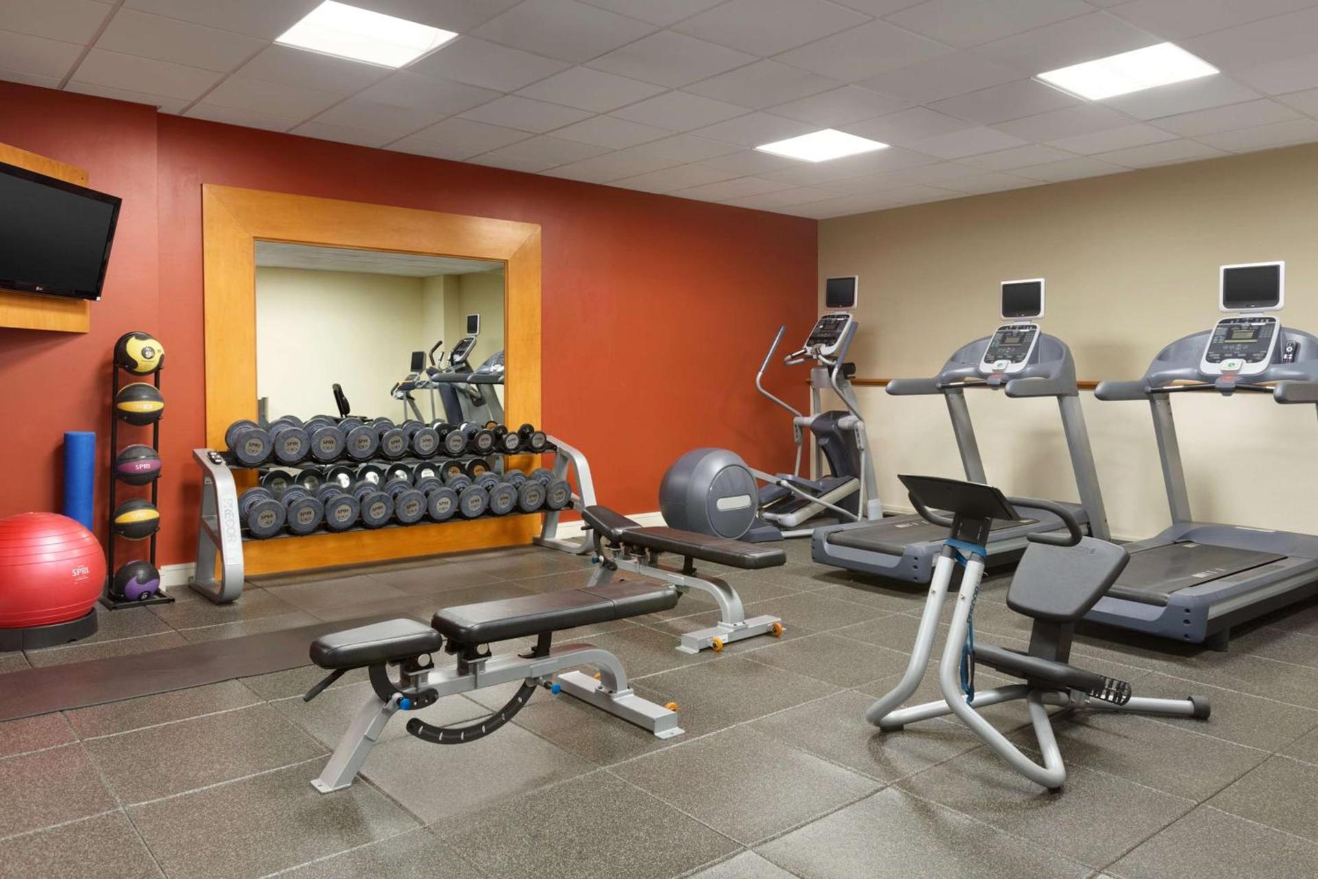 DoubleTree by Hilton Bradley International Airport photo 8