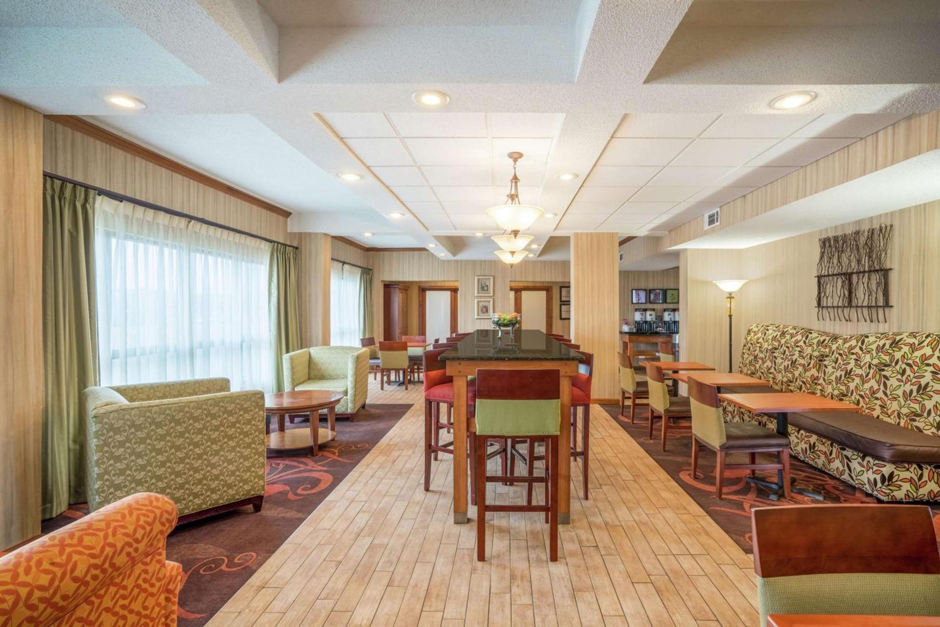 Spark by Hilton Bardstown photo 4