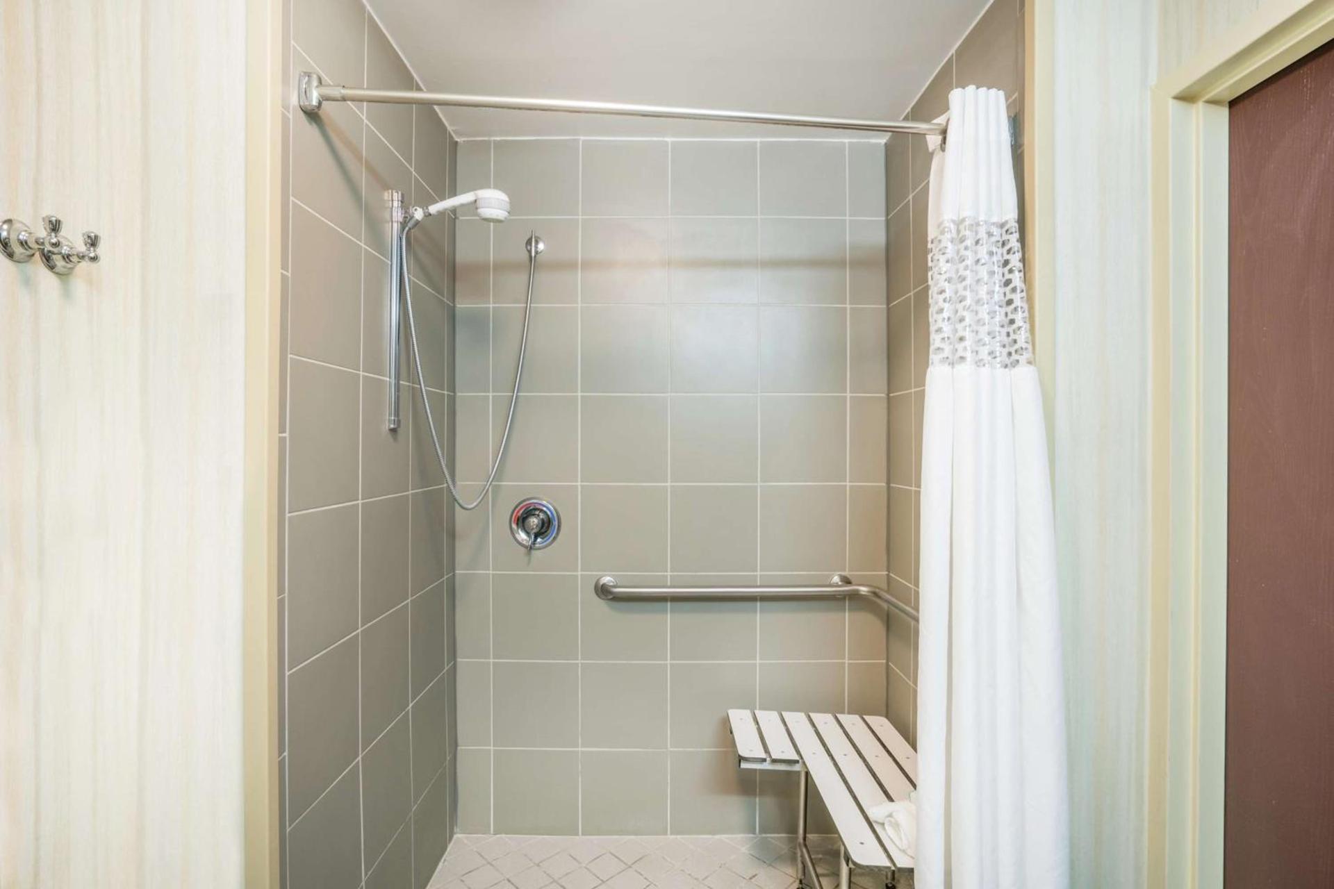 Spark by Hilton Bardstown photo 14