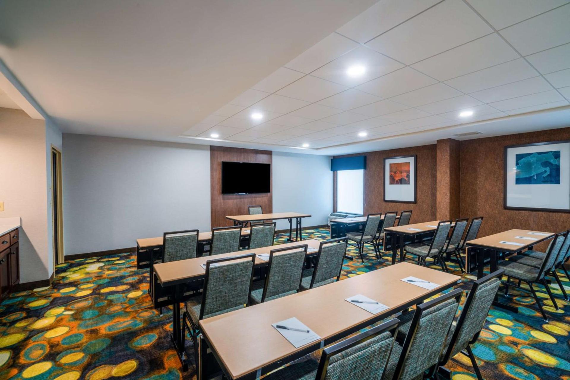 Spark by Hilton Bardstown photo 25
