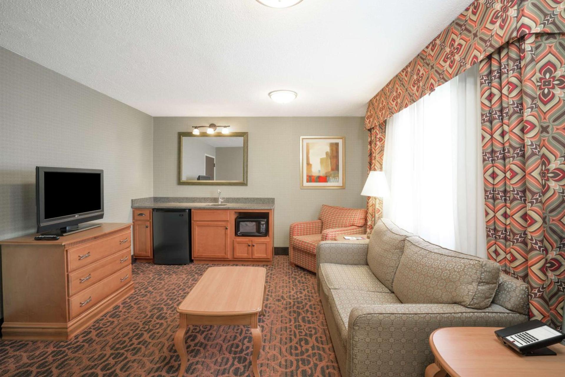 Spark by Hilton Bardstown photo 27