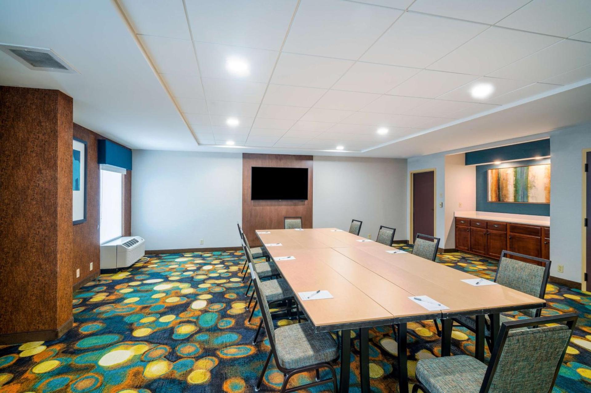 Spark by Hilton Bardstown photo 26