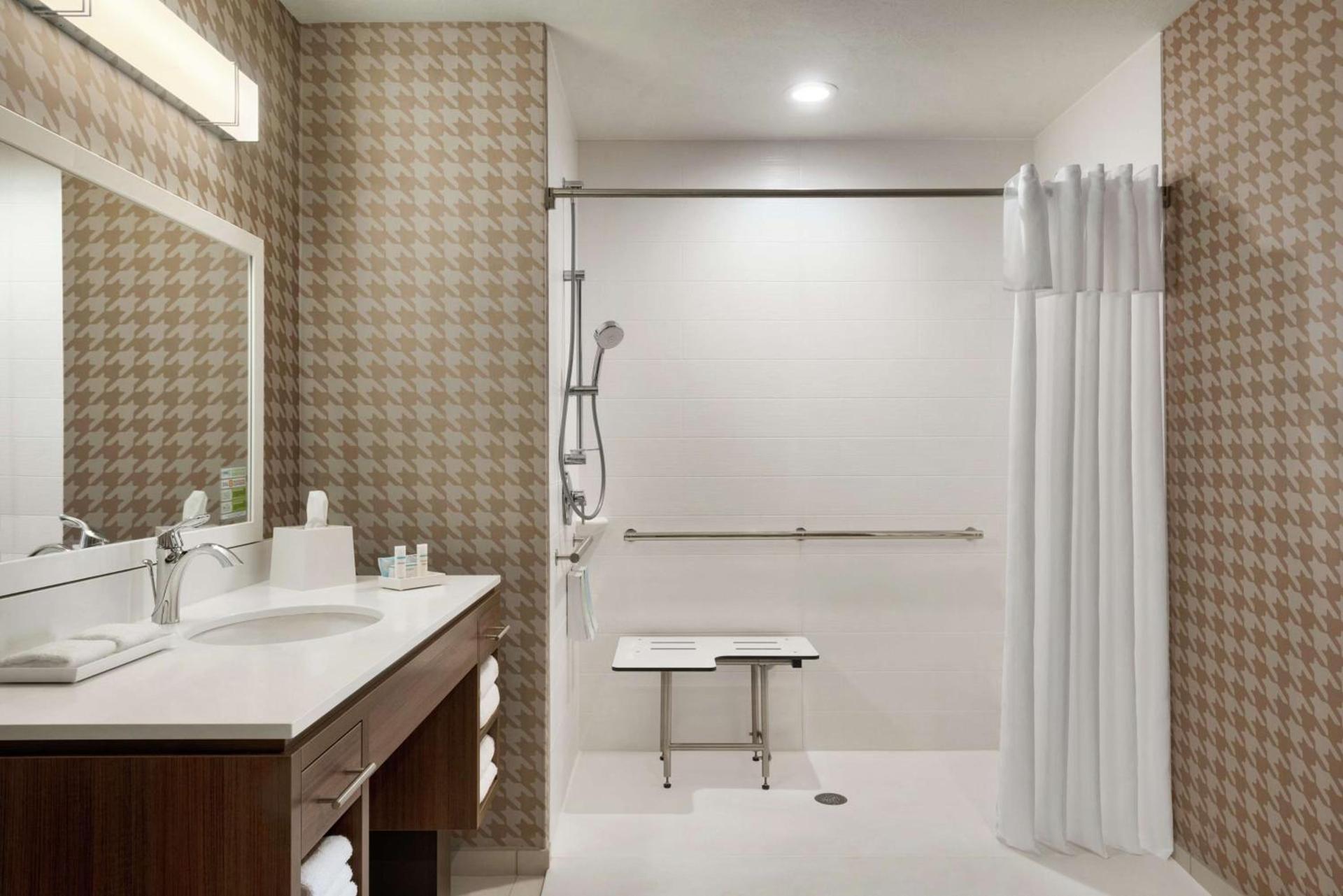 Home2 Suites By Hilton Bismarck photo 40