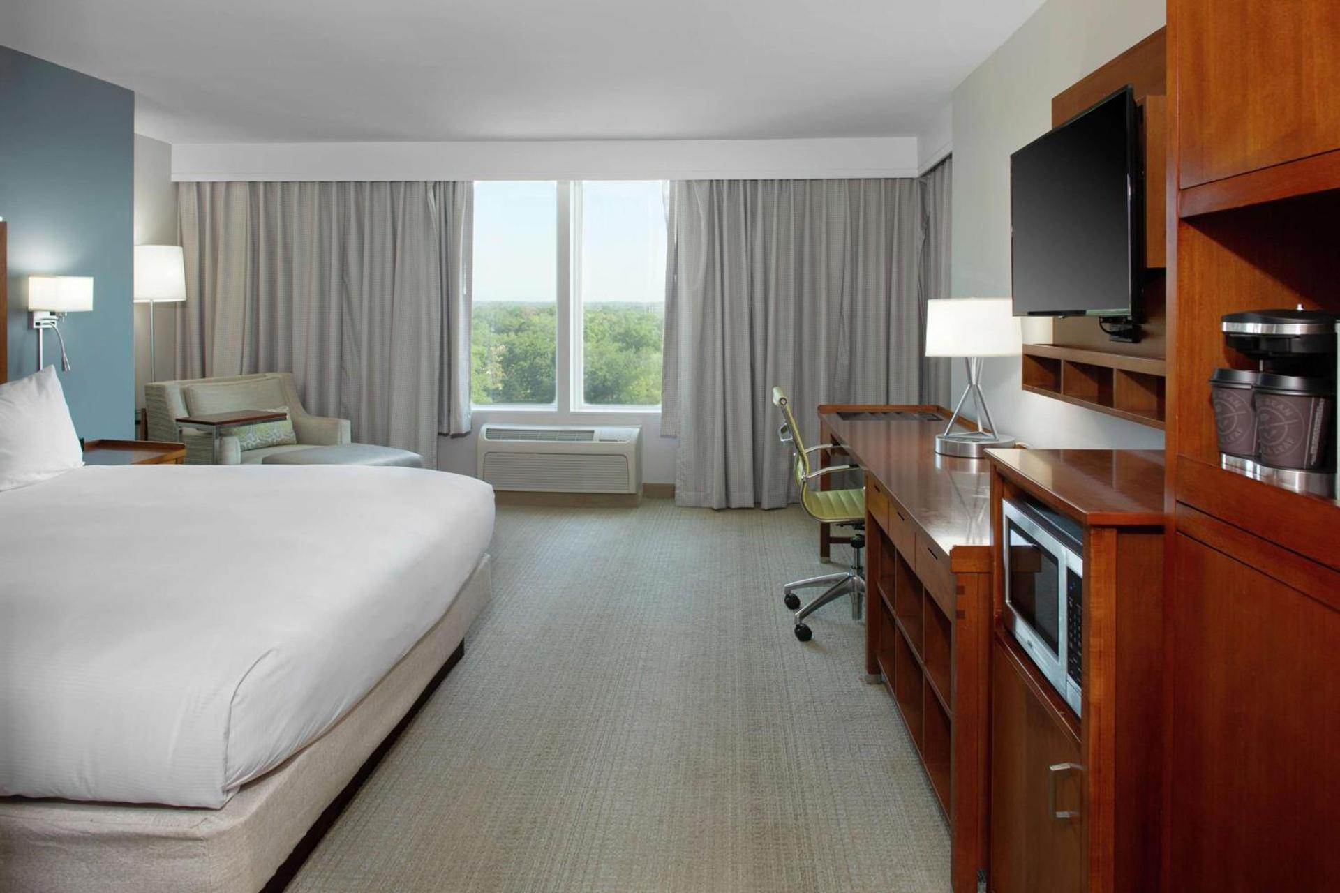 DoubleTree by Hilton Biloxi photo 36