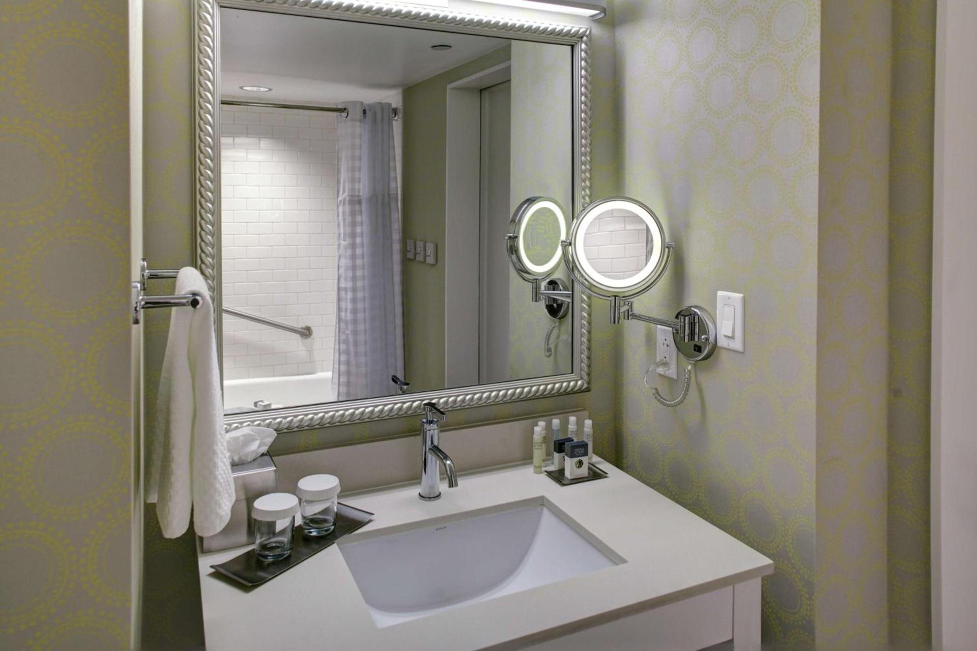 DoubleTree by Hilton Biloxi photo 40