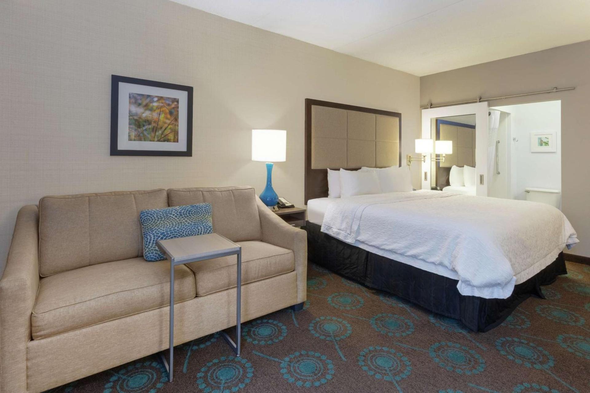 Hampton Inn Bloomington photo 31