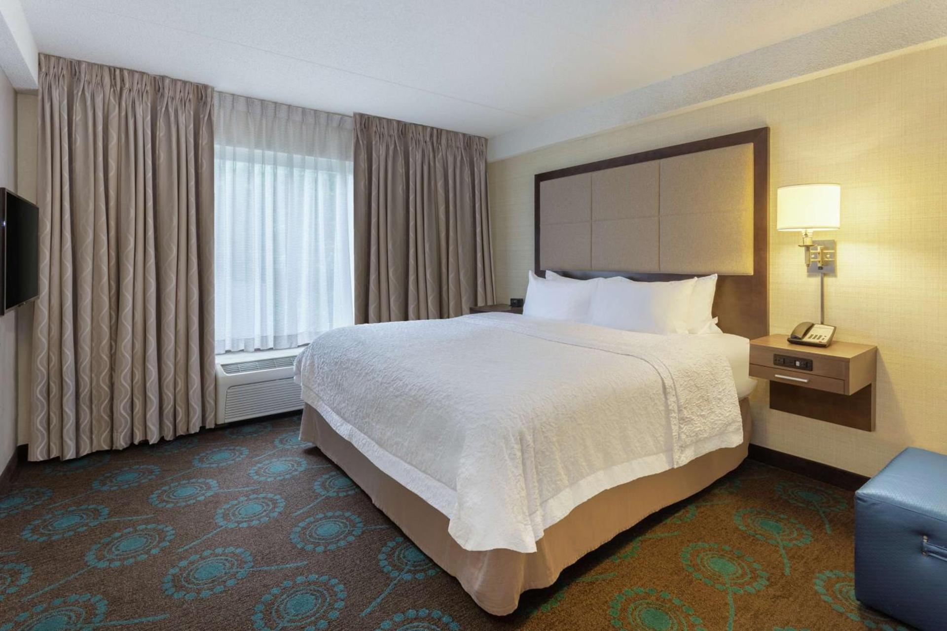 Hampton Inn Bloomington photo 38