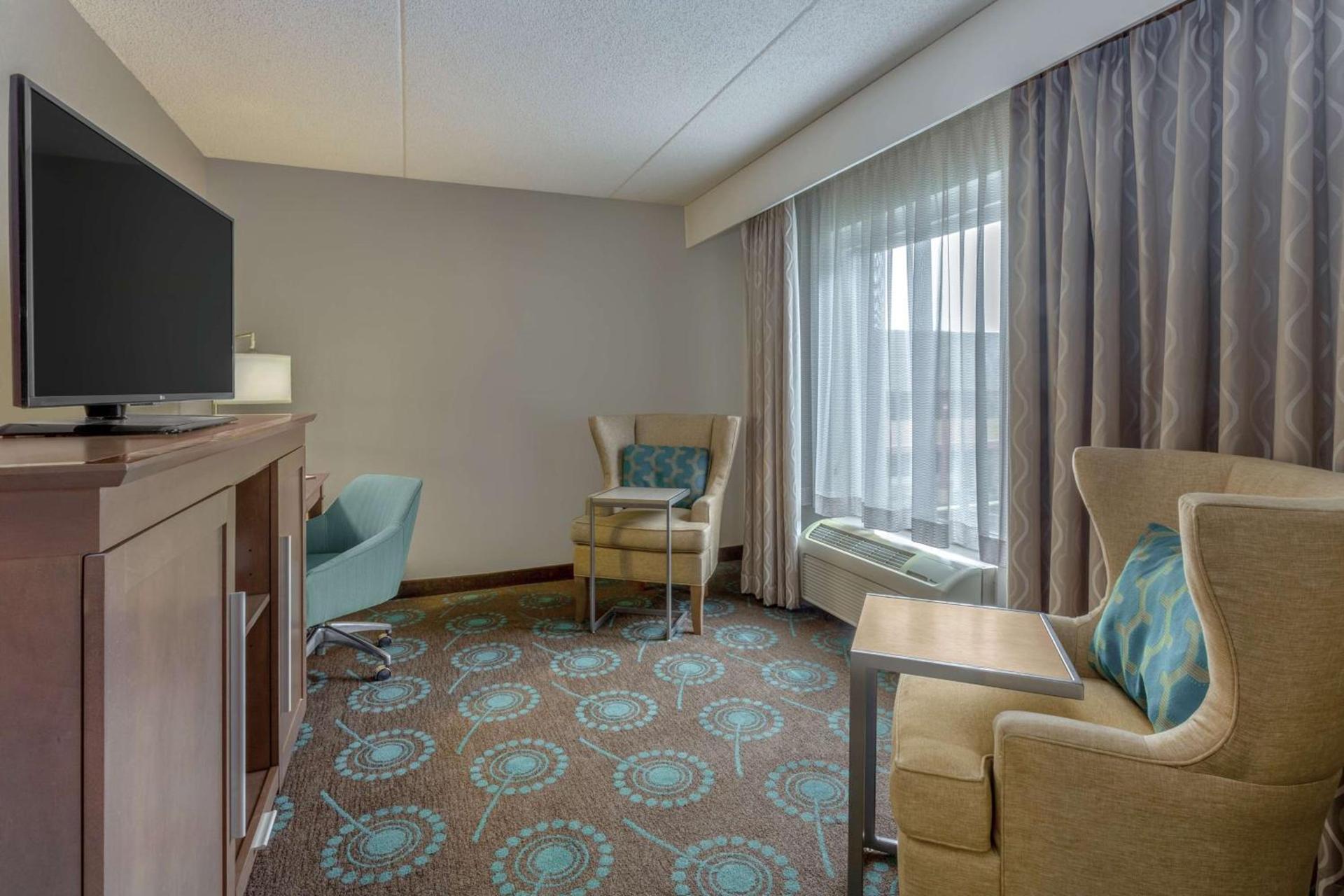 Hampton Inn Bloomington photo 39