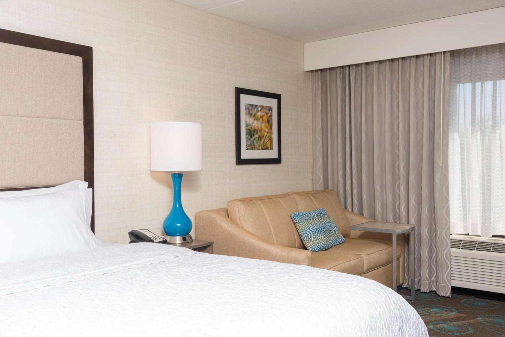 Hampton Inn Bloomington photo 40