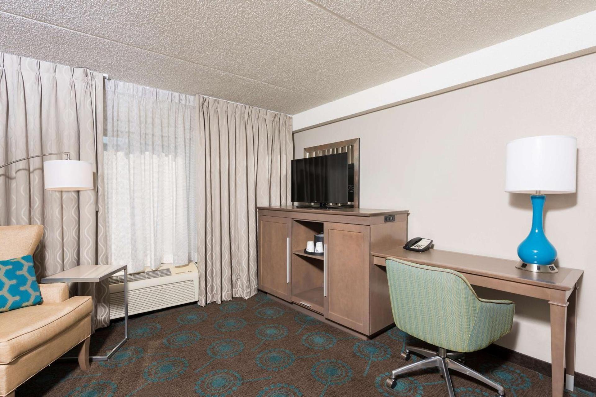 Hampton Inn Bloomington photo 41