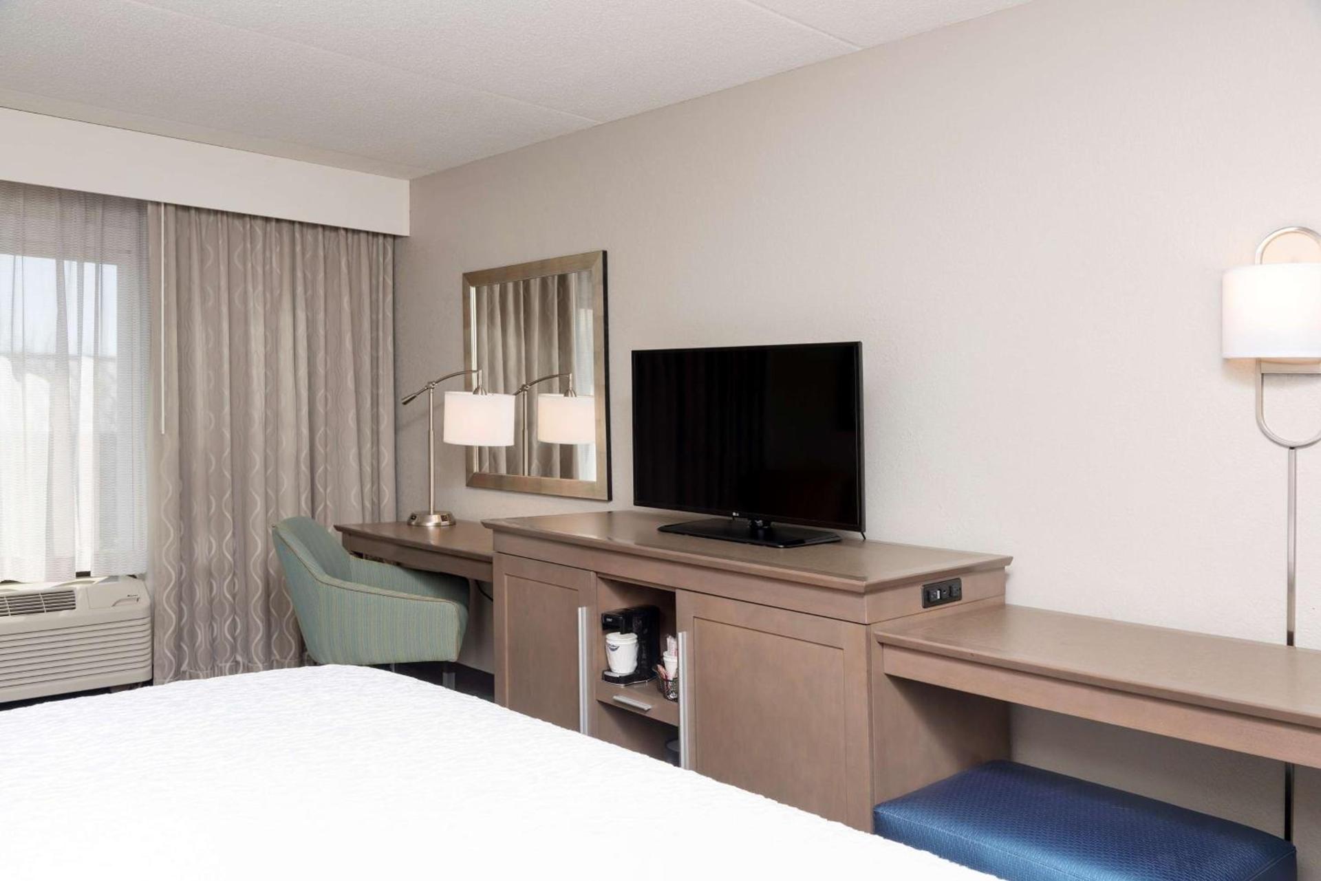 Hampton Inn Bloomington photo 42