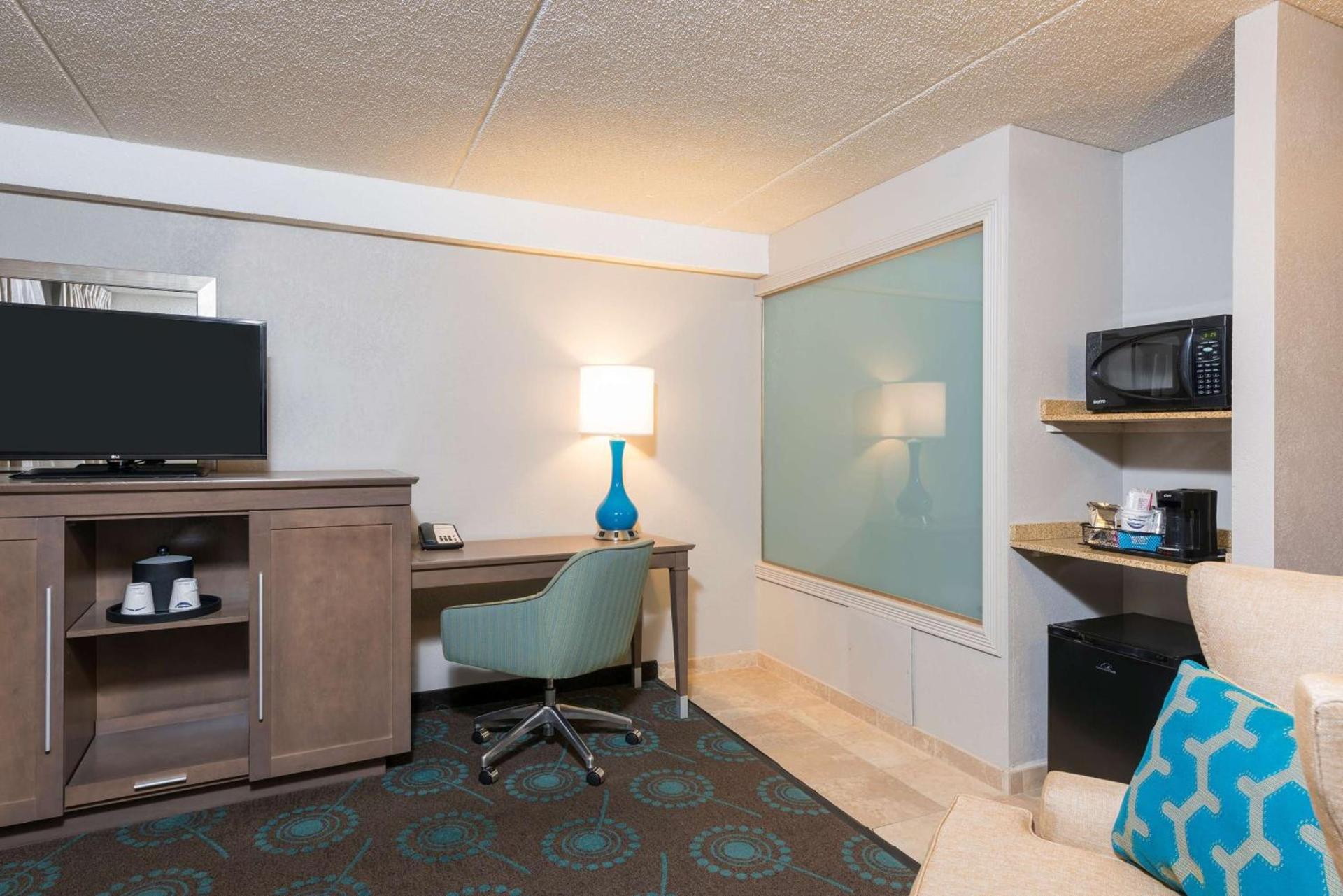 Hampton Inn Bloomington photo 48