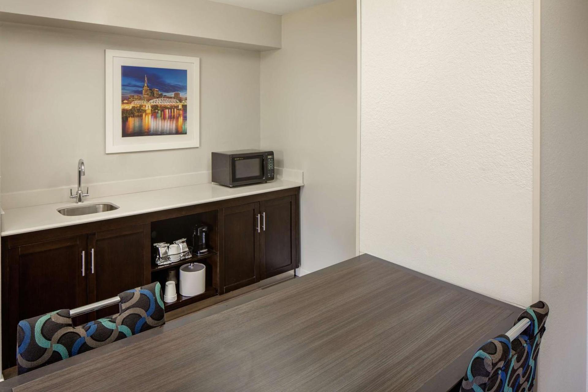 Hampton Inn & Suites Nashville-Airport photo 24