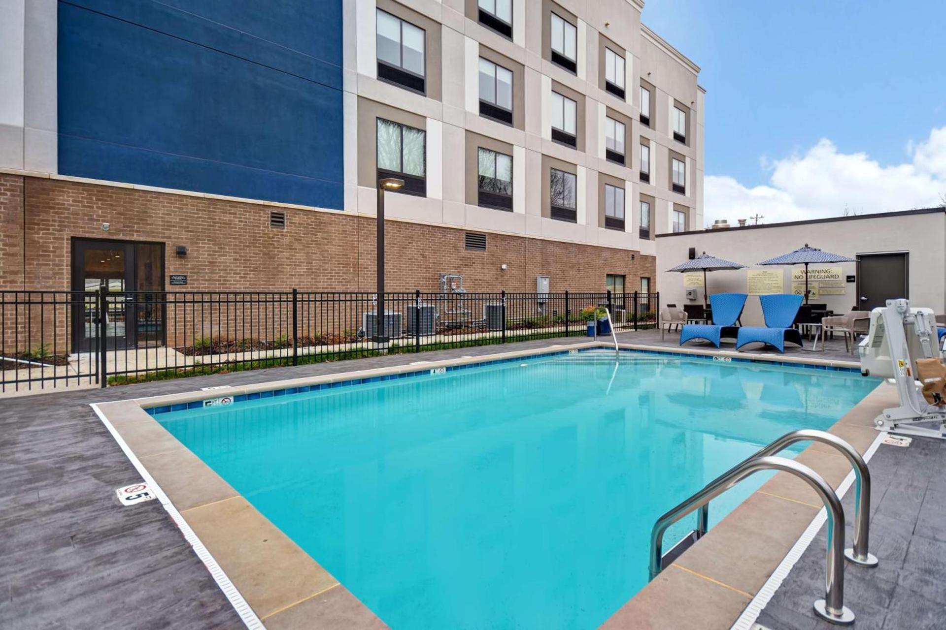 Hampton Inn Pleasant View photo 11
