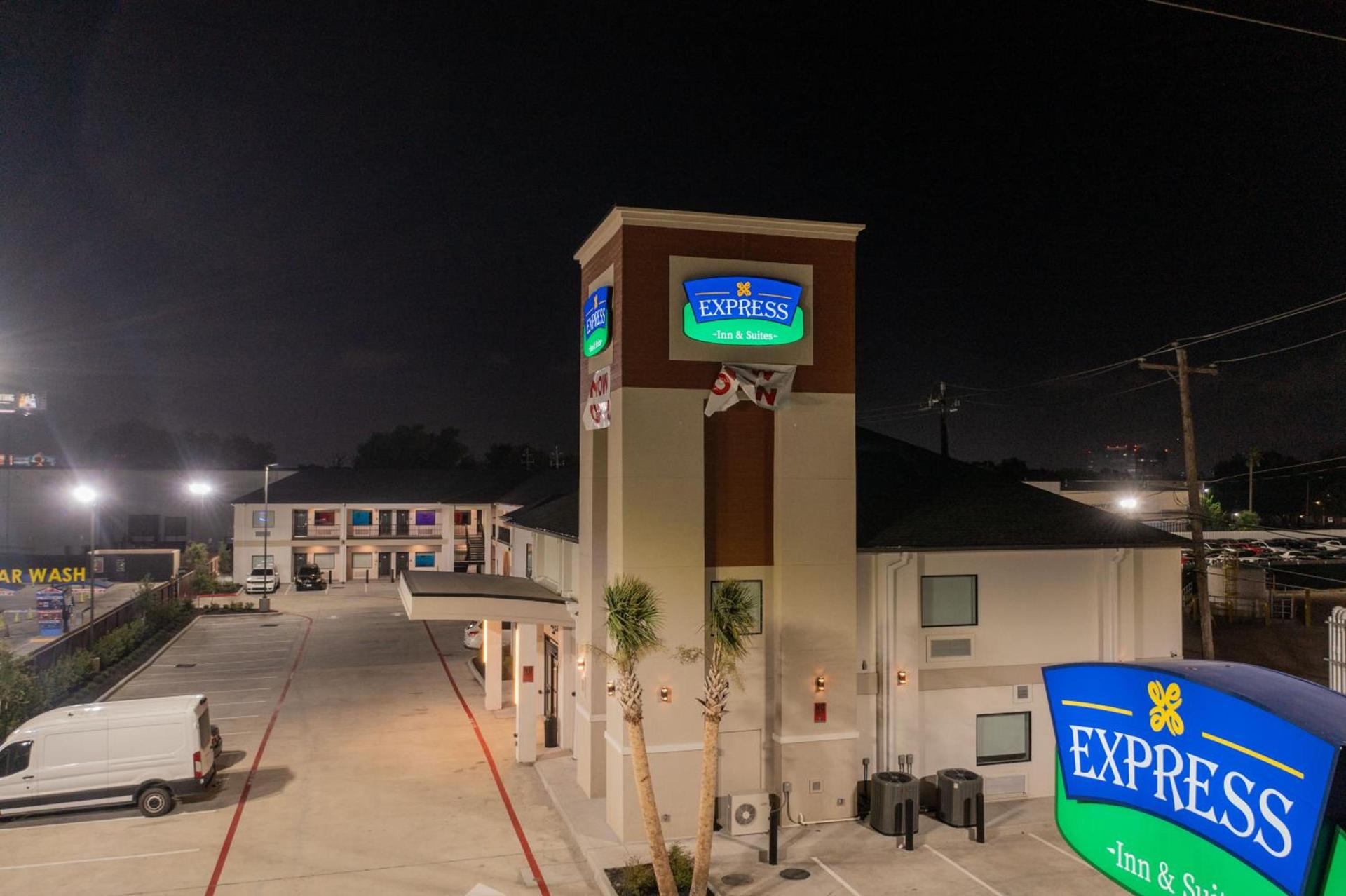 Express Inn & Suites photo 12