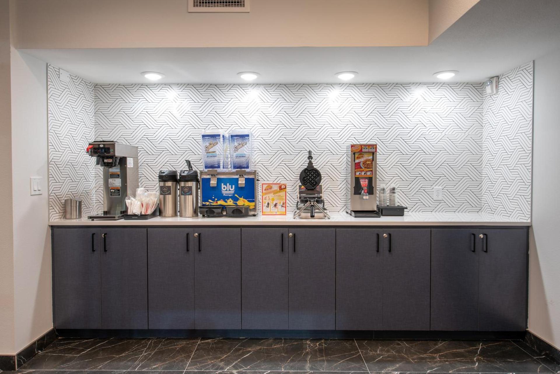 Express Inn & Suites photo 16