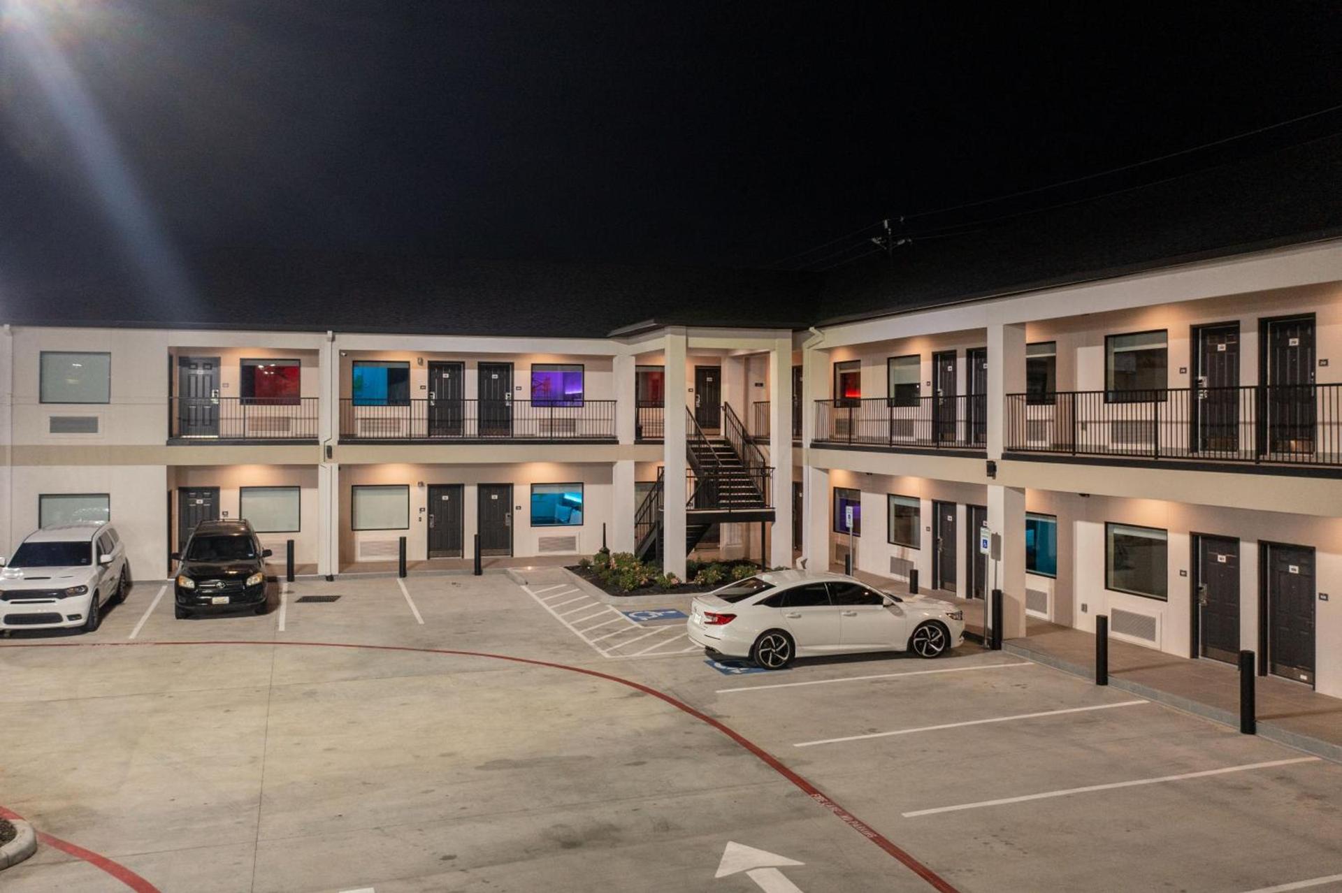 Express Inn & Suites photo 2