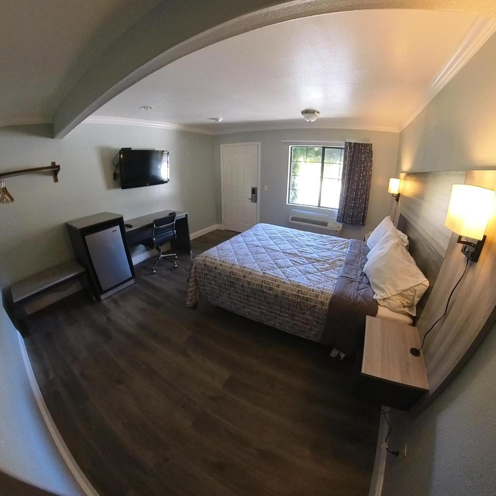 Monterey Oceanside Inn photo 16