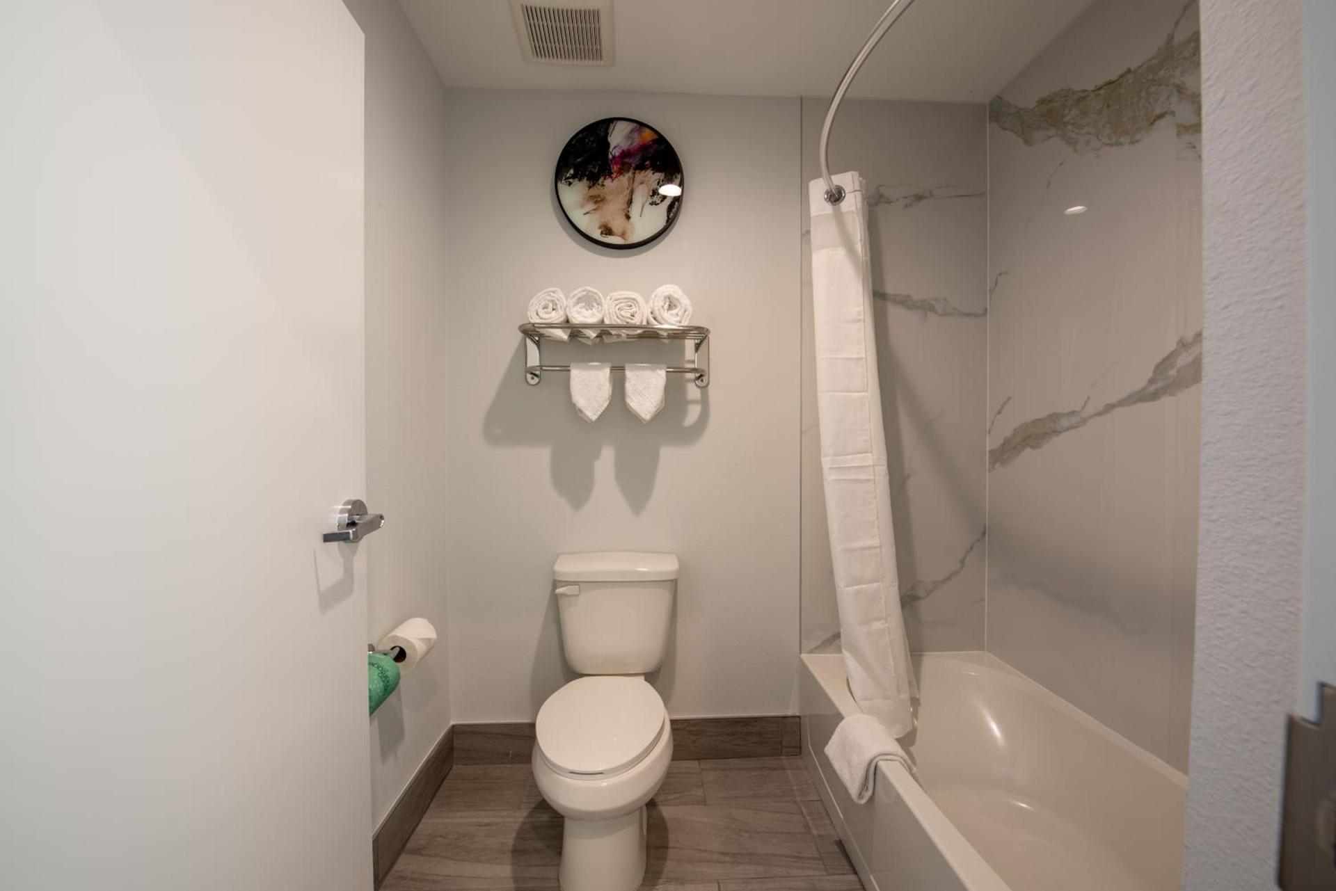 Express Inn & Suites photo 6