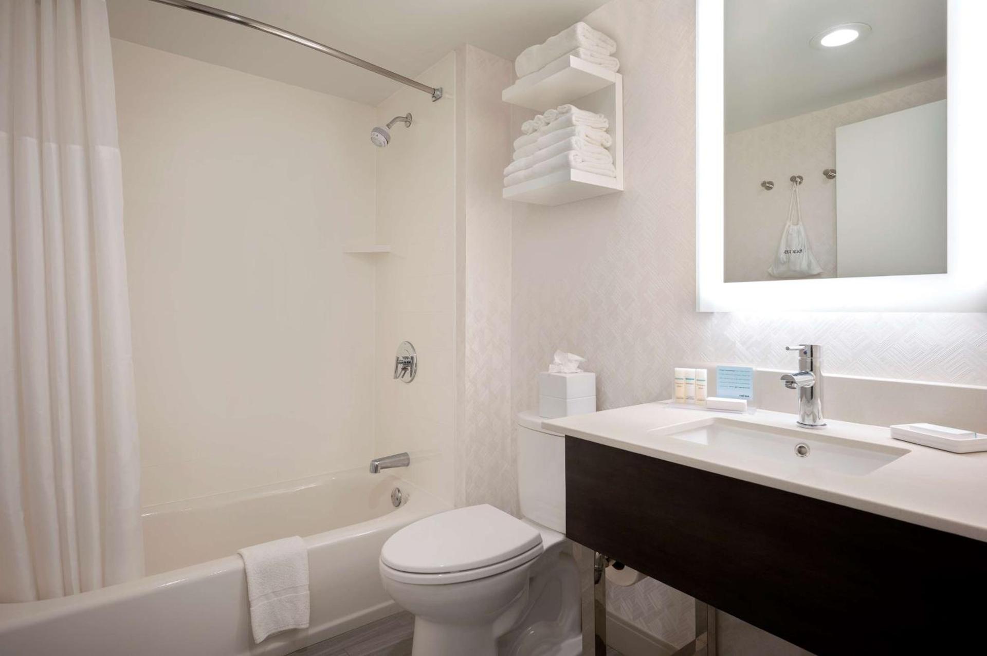 Hampton Inn by Hilton Boston/Cambridge photo 25