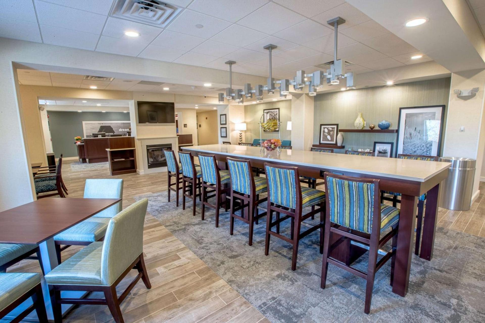 Hampton Inn by Hilton Amesbury, MA photo 5