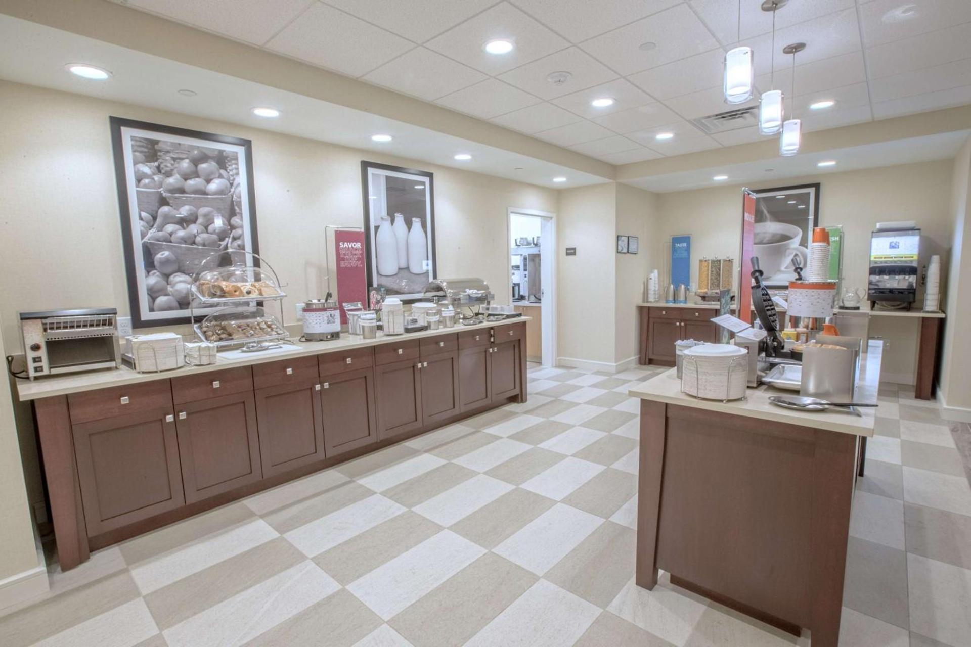 Hampton Inn by Hilton Amesbury, MA photo 11