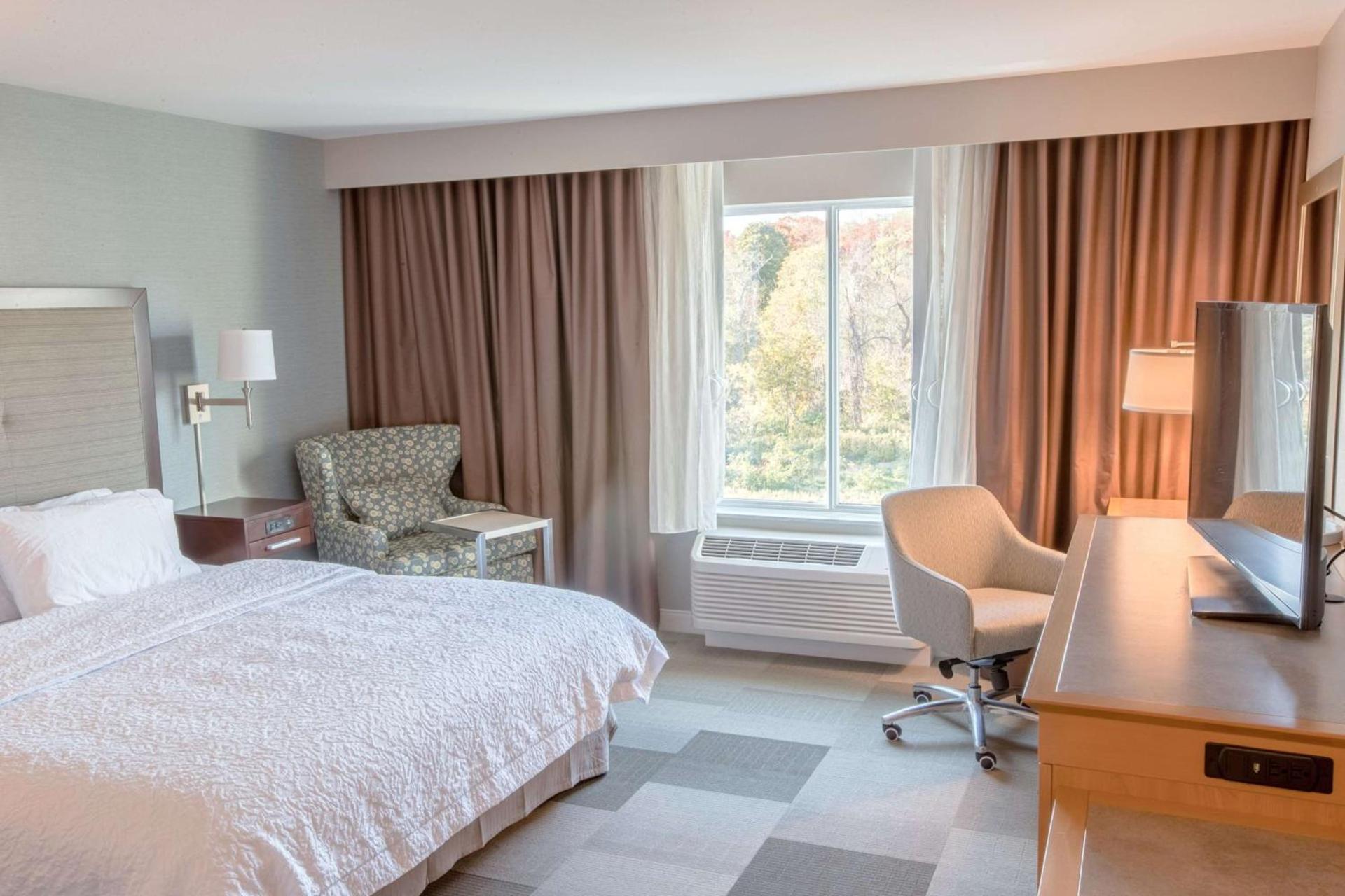 Hampton Inn by Hilton Amesbury, MA photo 18