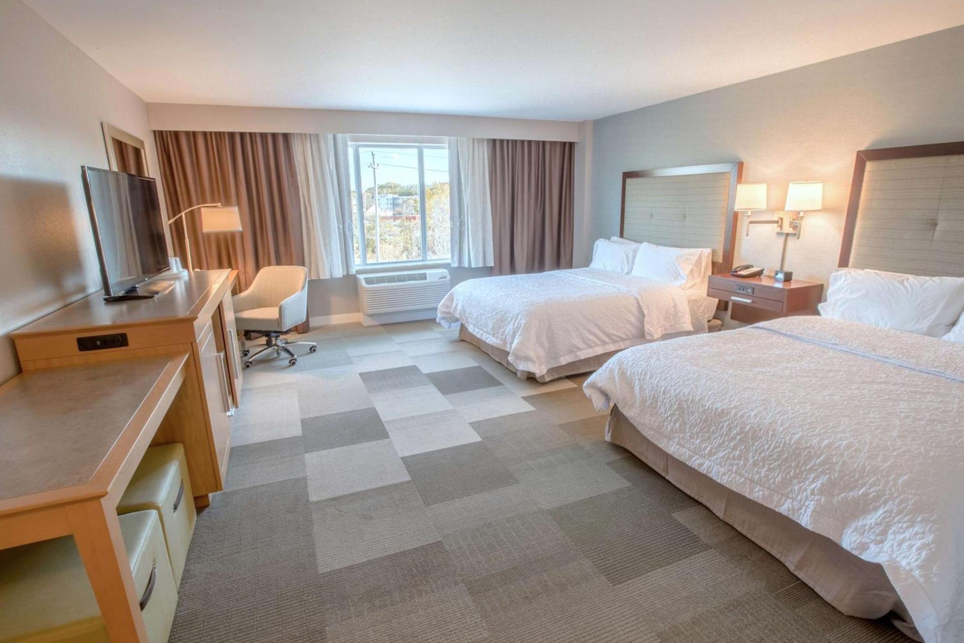 Hampton Inn by Hilton Amesbury, MA photo 22