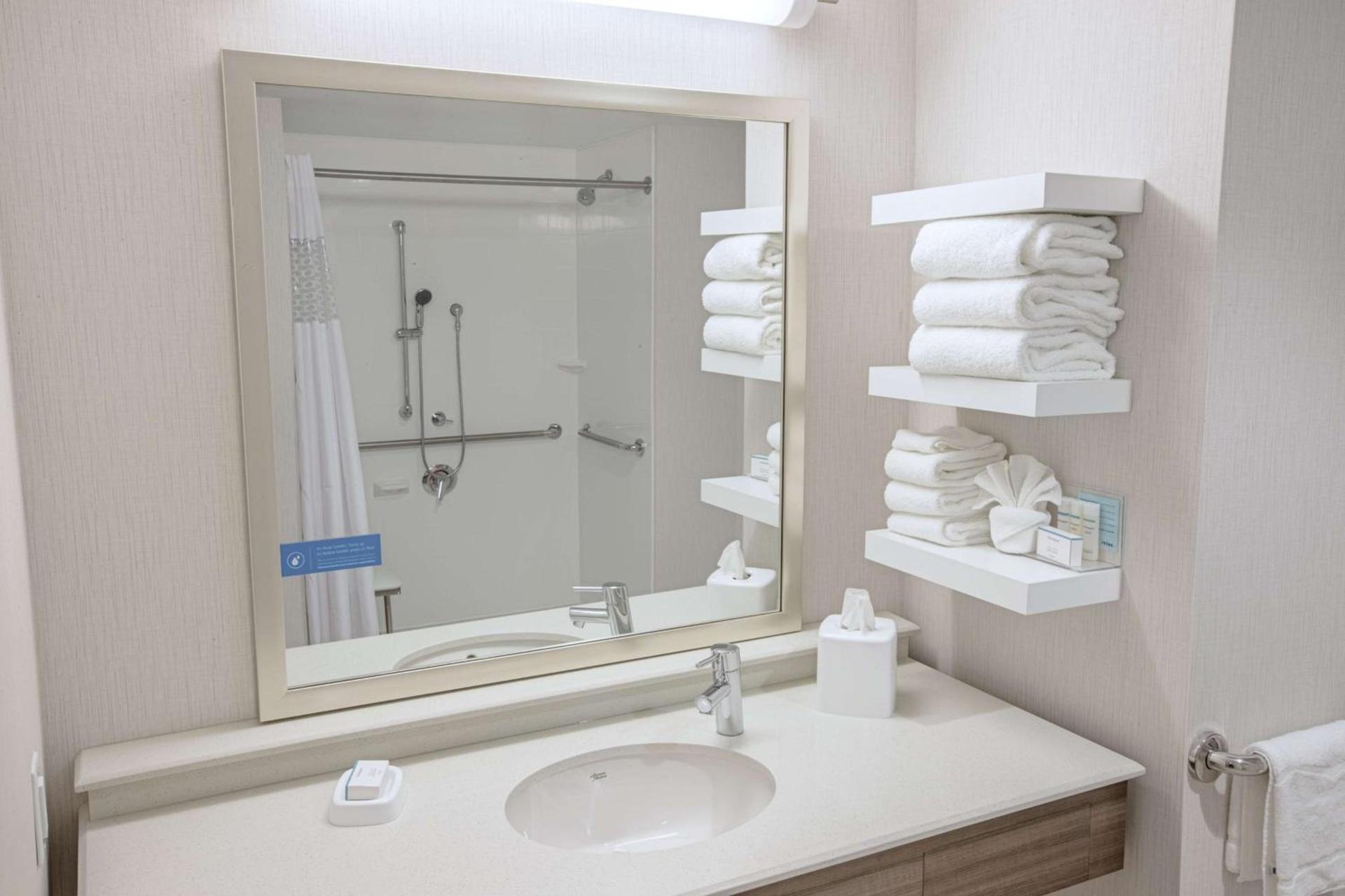 Hampton Inn by Hilton Amesbury, MA photo 23
