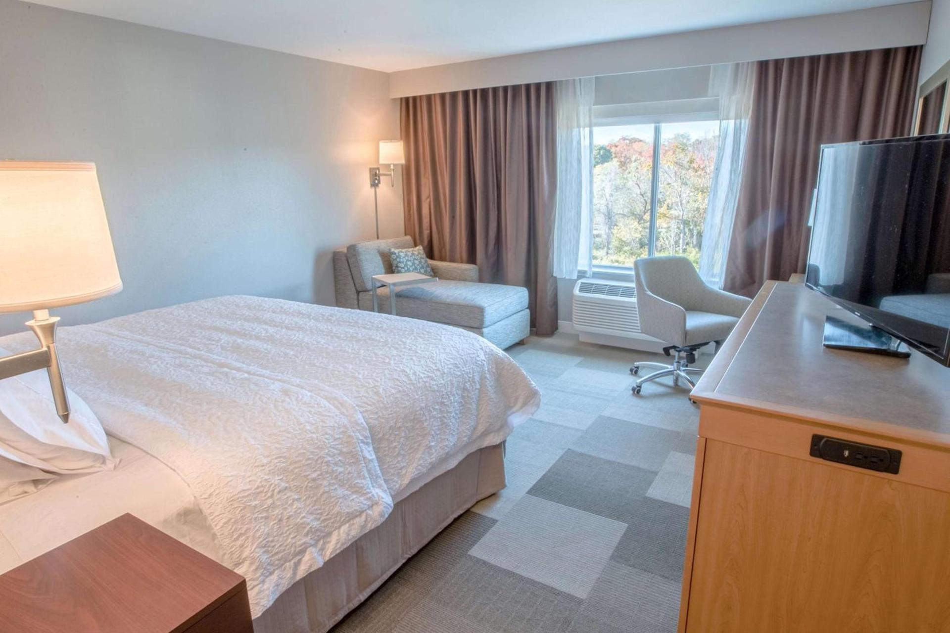 Hampton Inn by Hilton Amesbury, MA photo 25