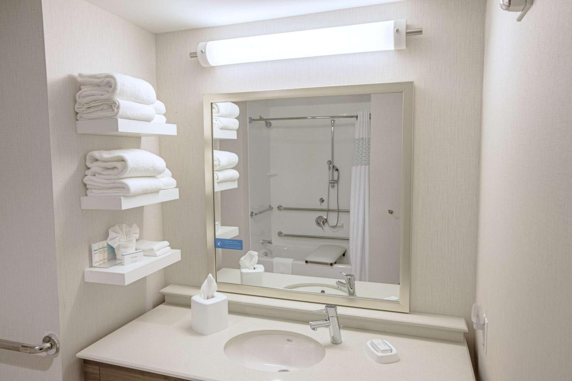 Hampton Inn by Hilton Amesbury, MA photo 28