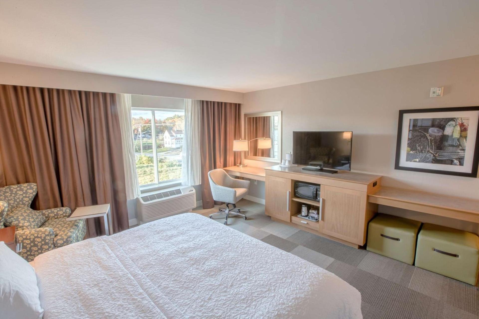Hampton Inn by Hilton Amesbury, MA photo 29