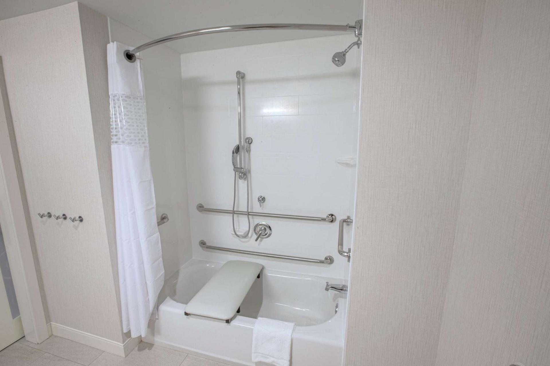 Hampton Inn by Hilton Amesbury, MA photo 30