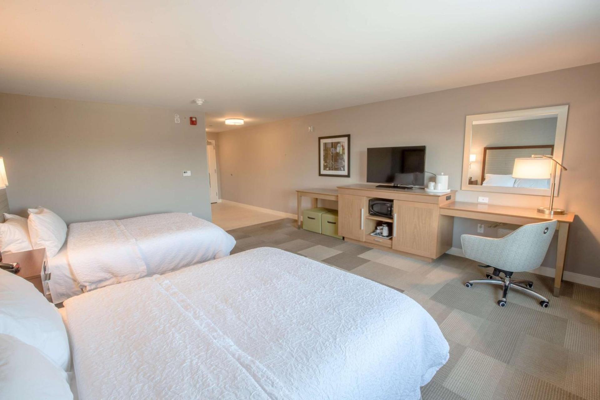 Hampton Inn by Hilton Amesbury, MA photo 34