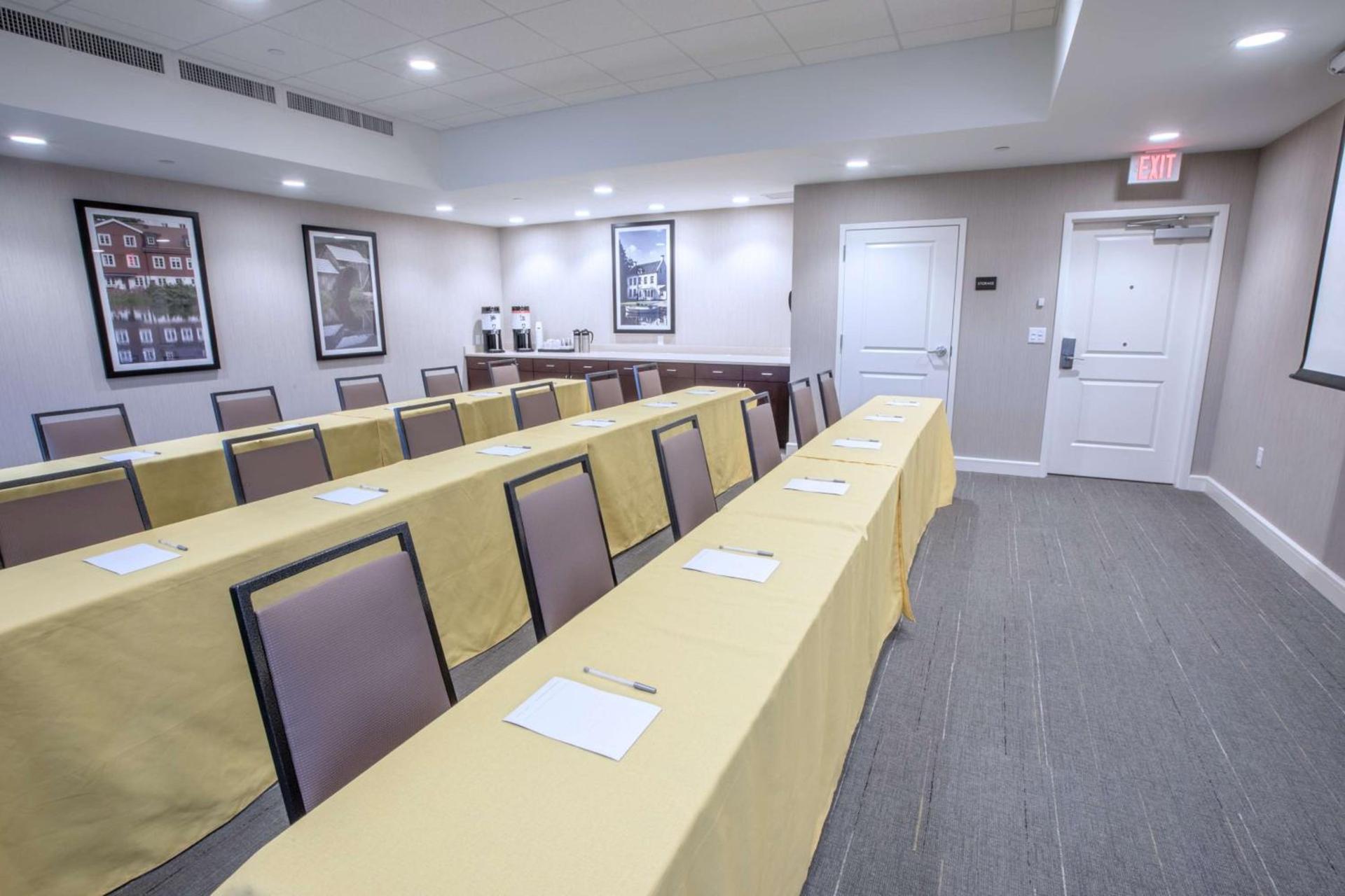 Hampton Inn by Hilton Amesbury, MA photo 35