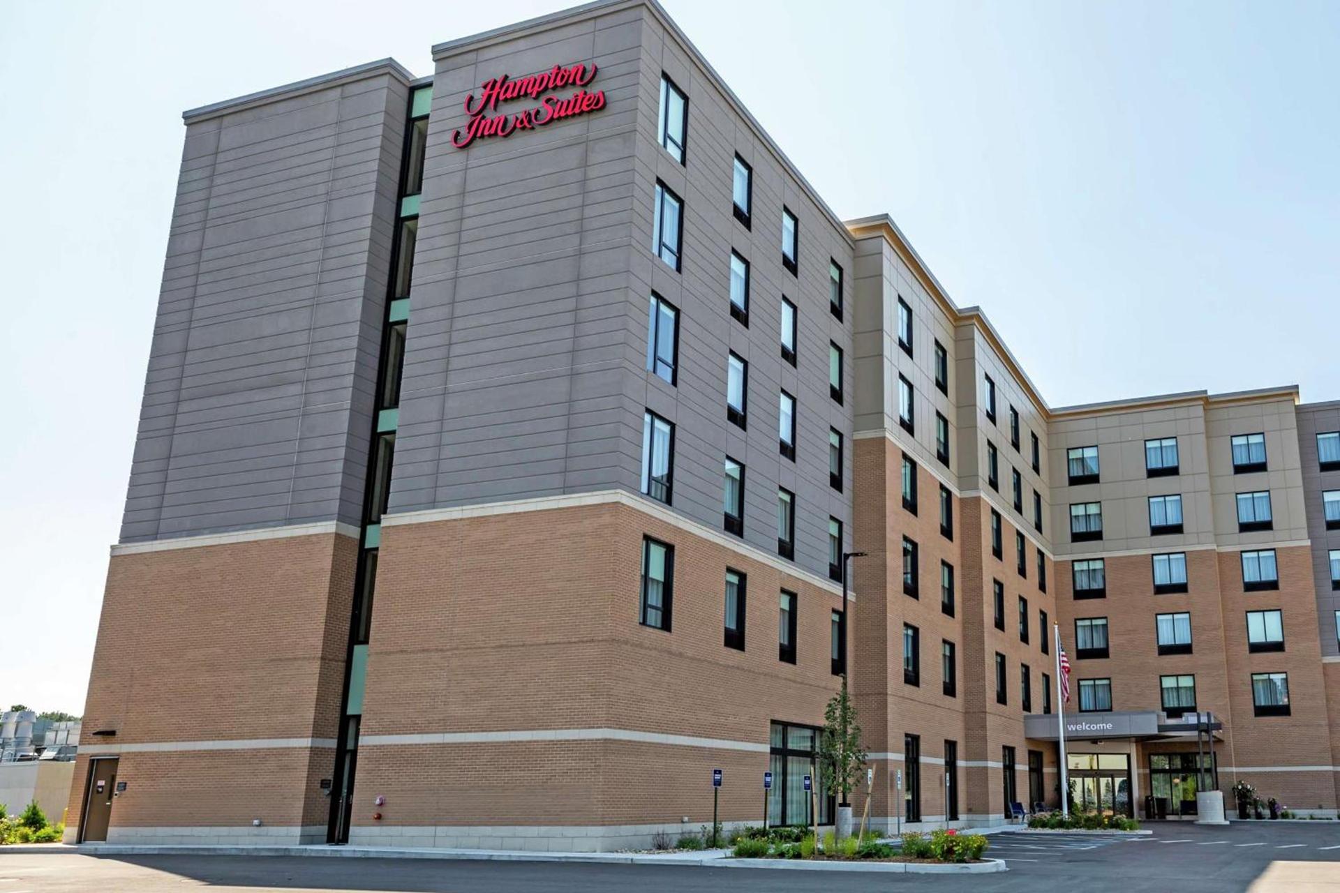 Hampton Inn & Suites Boston/Waltham photo 2