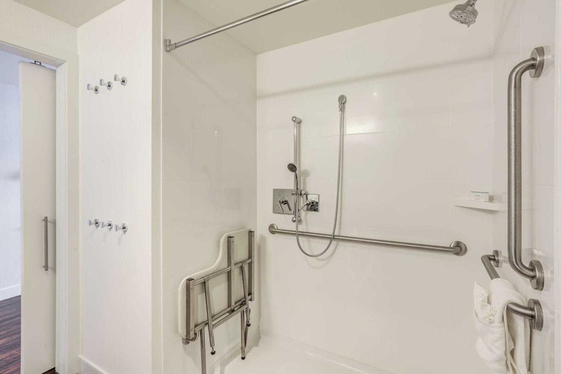 Hampton Inn & Suites Boston/Waltham photo 15