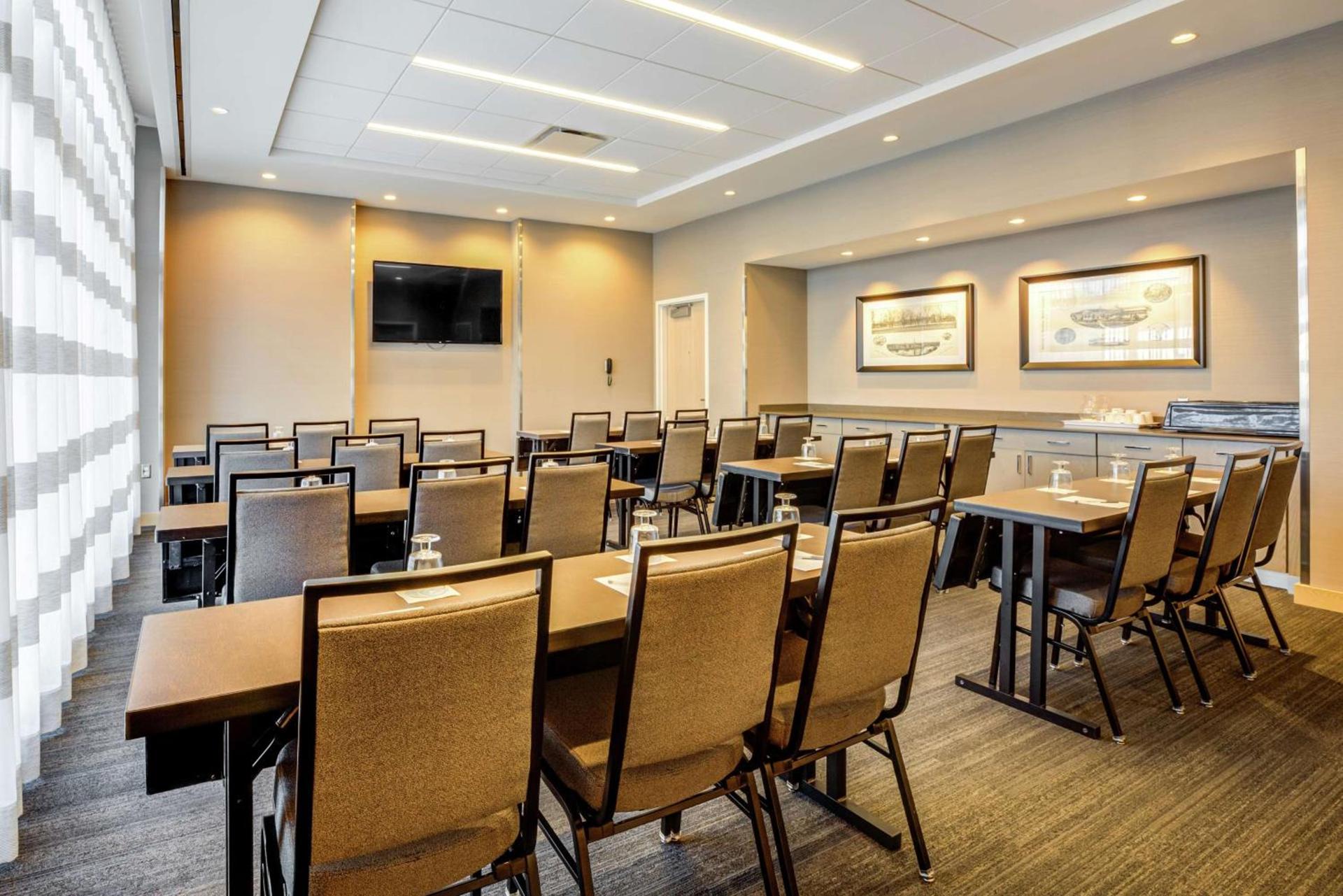 Hampton Inn & Suites Boston/Waltham photo 35