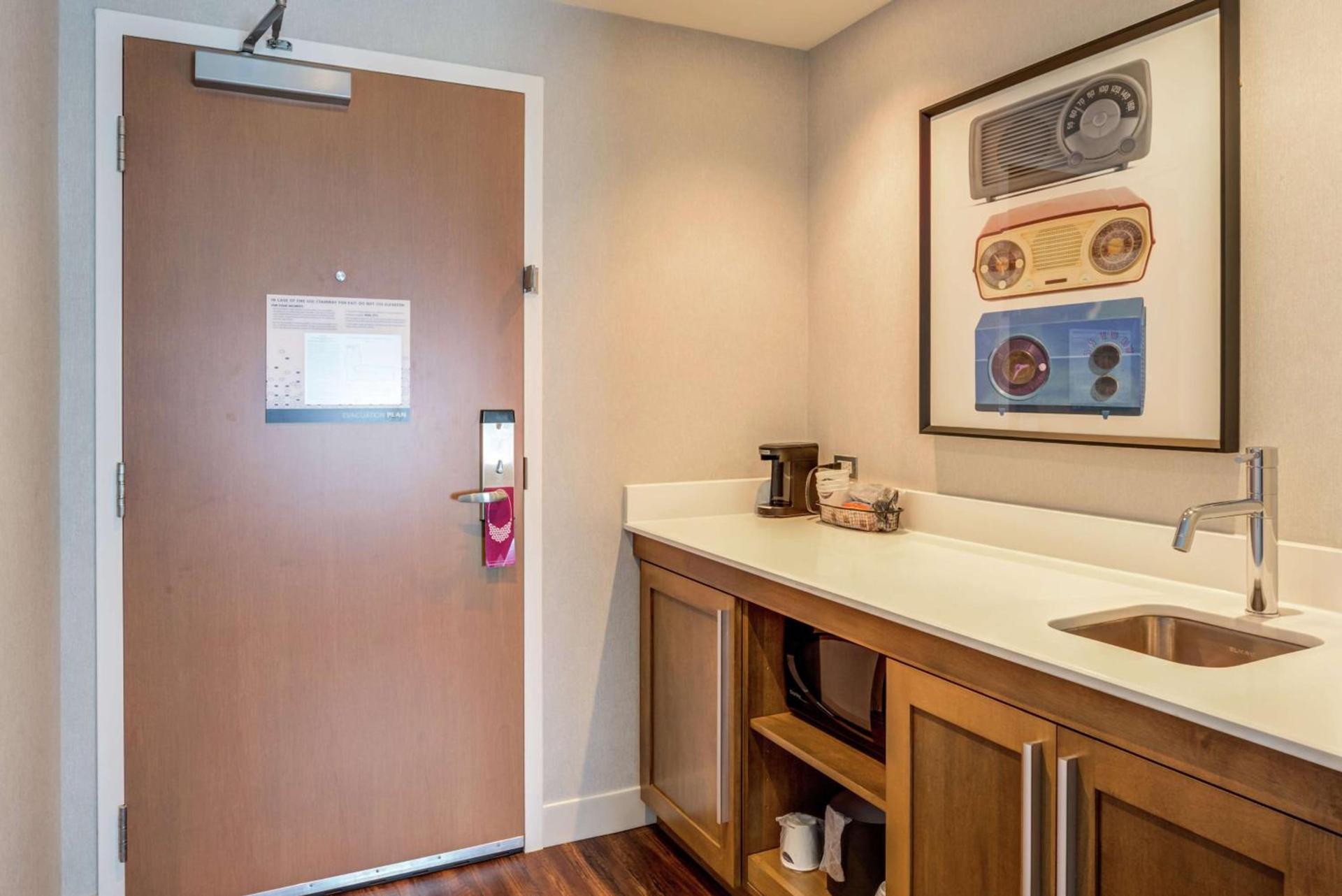 Hampton Inn & Suites Boston/Waltham photo 34
